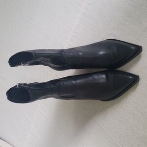 Dolce Vita Sleek Black Leather Boots